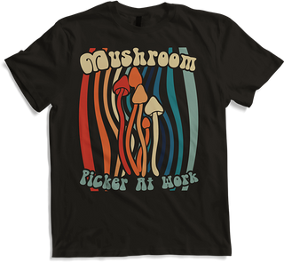 Produktbild von T-Shirt Pilzpflücker bei der Arbeit, psychedelischer Vintage-Psilocybin
