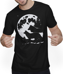 Produktbild von T-Shirt mit Mann Wolf und Mond Silhouette Wölfe Spruch