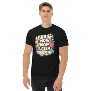 Gildan5000 GRADE NOW NAP LATER Lehrer Korrektur T-Shirt Schwarz Men's 2 Front
