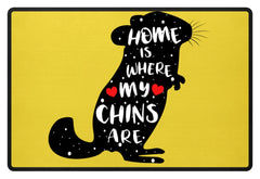 Zeigt chinchilla susse tasse fur halter und besitzer von chinchillas fussmatte in Farbe Rubinrot