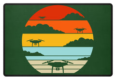 Zeigt drohnen quadrocopter drohnenpiloten geschenk quadrokopterpiloten sonne fussmatte in Farbe Pink