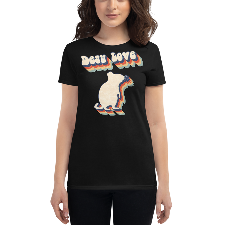 Eine Dame trägt Degu Love | Frauen T-Shirt