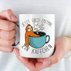Jetzt gibts erstmal ein Käffchen Faultier 1 Lustige Kaffeetassee online kaufen Geschenkidee