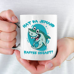 Hat da jemand Kaffee gesagt Hai Lustige Kaffeetassee online kaufen Geschenkidee