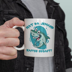 Hat da jemand Kaffee gesagt Hai Lustige Kaffeetassee online kaufen Geschenkidee