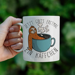 Jetzt gibts erstmal ein Käffchen Faultier 1 Lustige Kaffeetassee online kaufen Geschenkidee