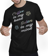 Produktbild von T-Shirt mit Mann Coffee in hand Satan in mind | Luzifer Teufel Antichrist