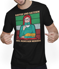 Produktbild von T-Shirt mit Mann Kaffee und Katzen weil Menschen Nerven Morgenmuffel Katzen