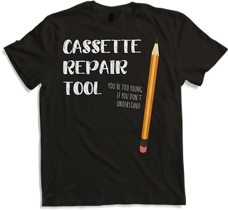 Produktbild von T-Shirt Kassetten-Reparaturwerkzeug "Too Young If You Don't Understand"