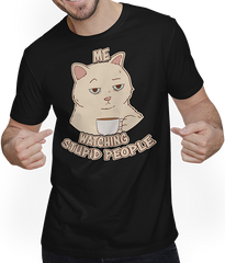 Produktbild von T-Shirt mit Mann Me watching dumm people sarkastische freche Katze Spruch