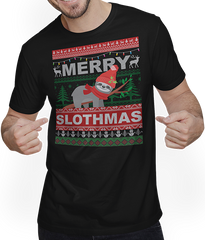 Produktbild von T-Shirt mit Mann Merry Slothmas Lustiger Ugly Christmas Spruch mit Faultier