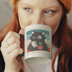 Studying my death list Katze Witzige schwarze Tasse kaufen Geschenk