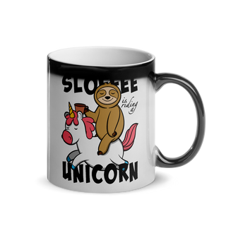 Sloffee Is Riding a Unicorn | Glänzende Wärmetasse Lustiger Spruch