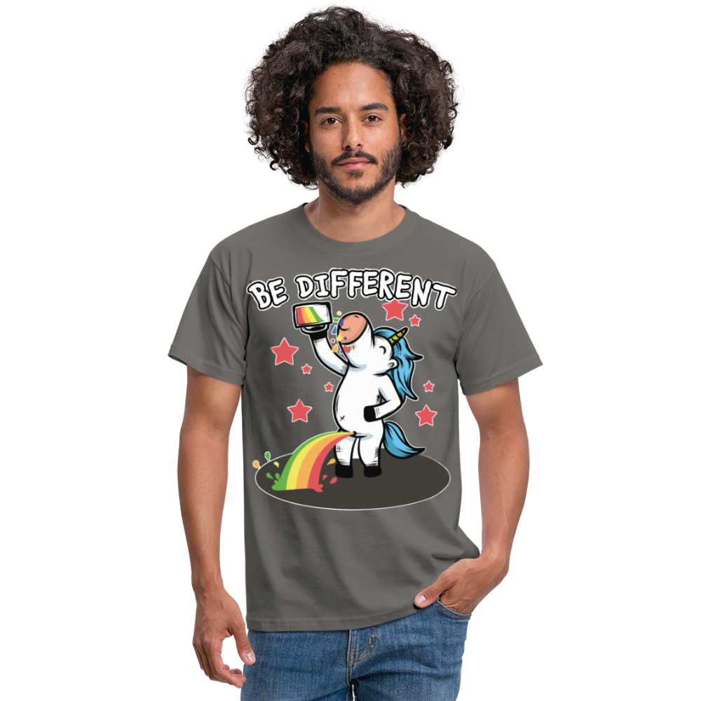 Be Different Pinkelndes Einhorn | Männer T-Shirt - Graphit